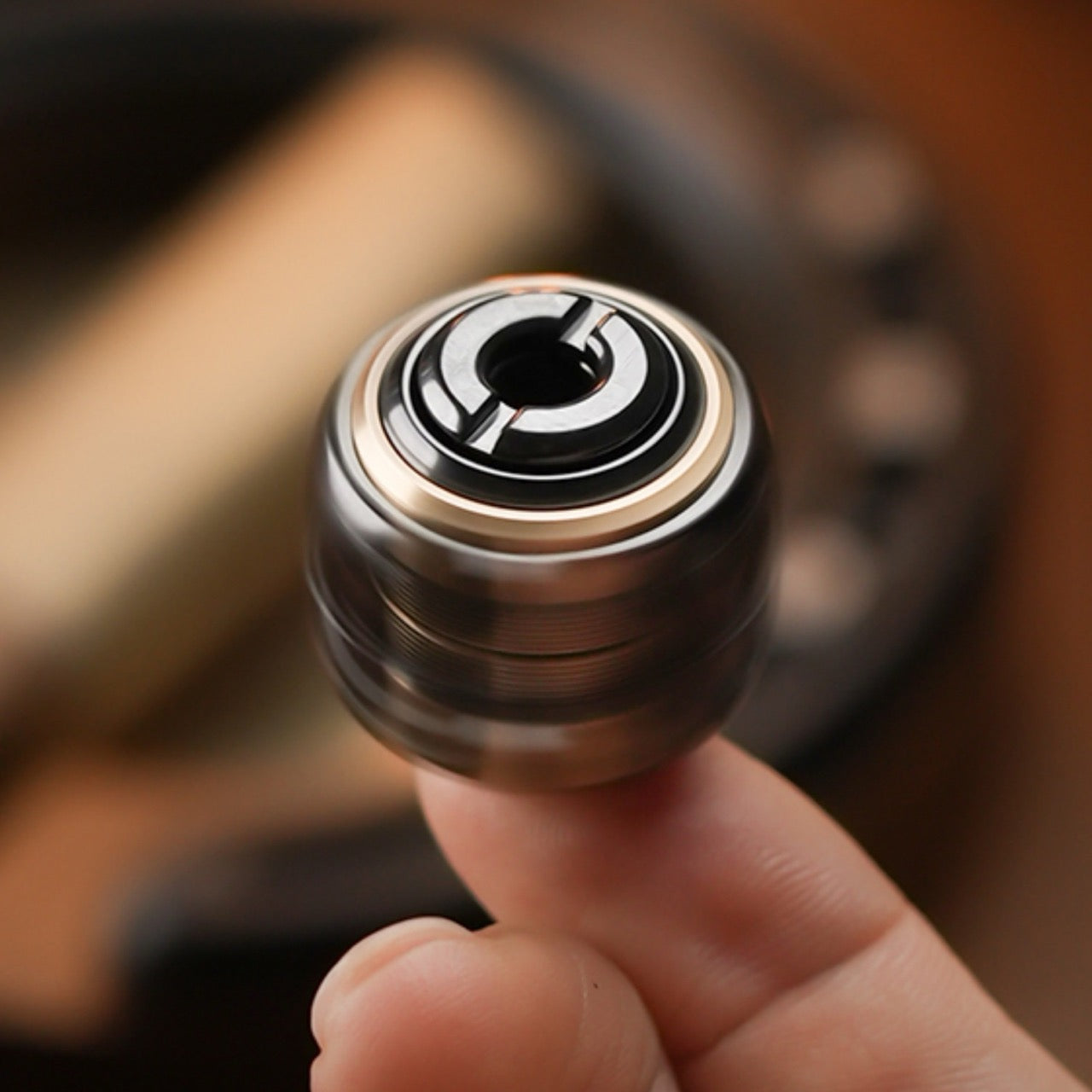 Shake Particle levitation knife pendant
